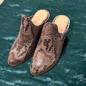 Chinese Laundry Tan Snake Print Mules